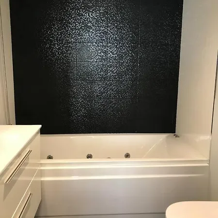 Lujoso Enfrente Del Mar Apartman